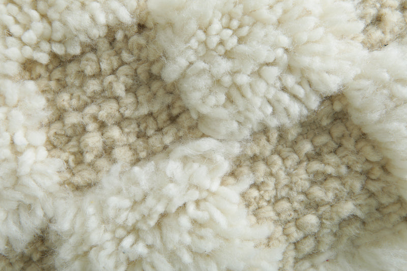 Handmade beige & white checkered Moroccan rug - 5.1 ft x 7.3 ft