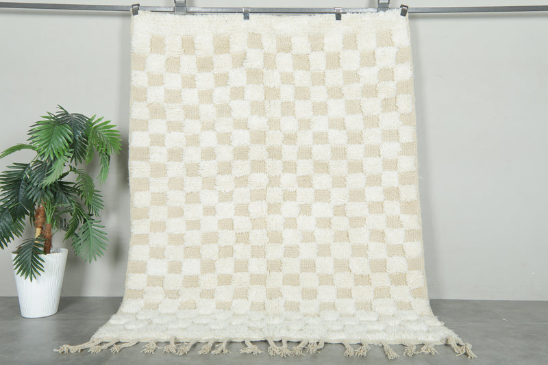 Handmade beige & white checkered Moroccan rug - 5.1 ft x 7.3 ft