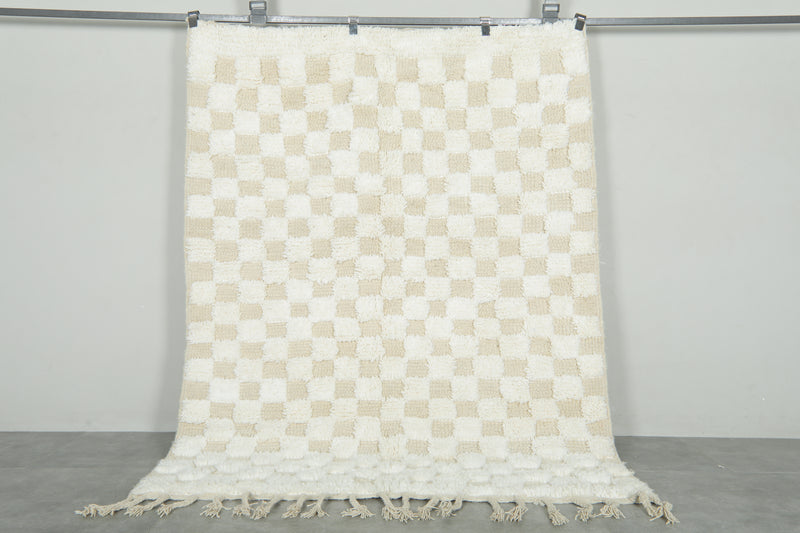 Handmade beige & white checkered Moroccan rug - 5.1 ft x 7.3 ft