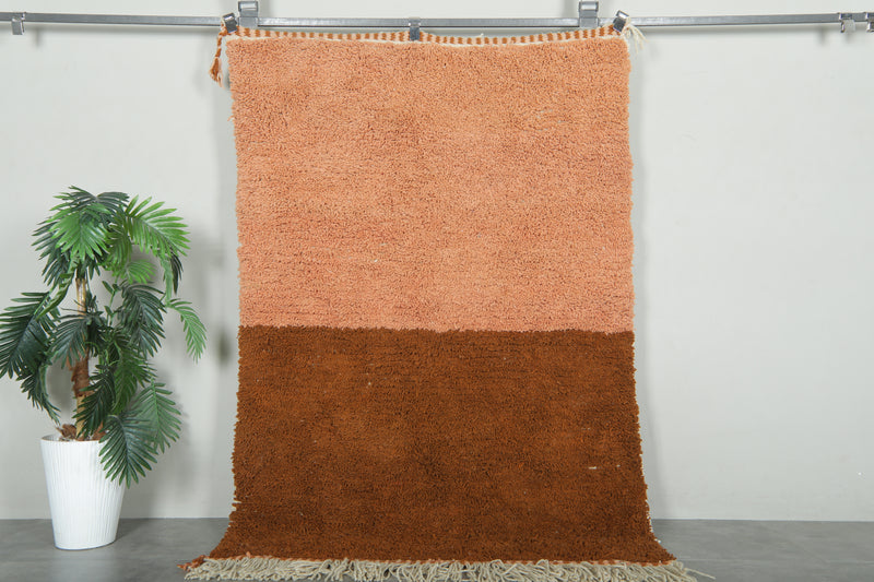 Peach & brown Moroccan minimalist rug - 4.1 FT X 6.2 FT