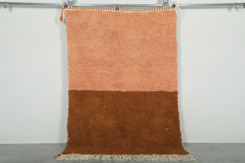 Peach & brown Moroccan minimalist rug - 4.1 FT X 6.2 FT