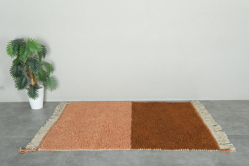 Peach & brown Moroccan minimalist rug - 4.1 FT X 6.2 FT