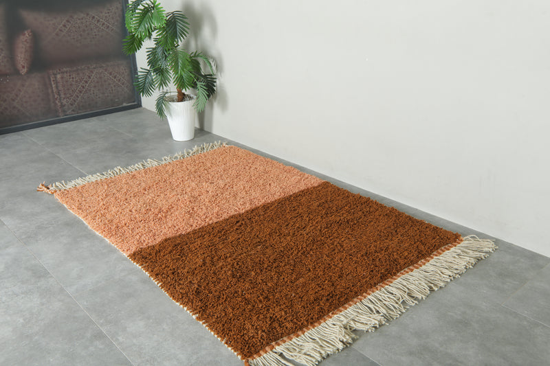 Peach & brown Moroccan minimalist rug - 4.1 FT X 6.2 FT