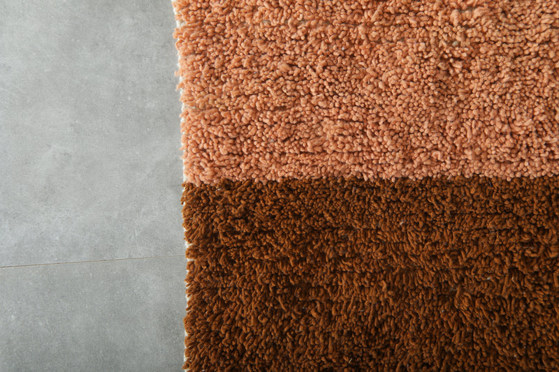 Peach & brown Moroccan minimalist rug - 4.1 FT X 6.2 FT