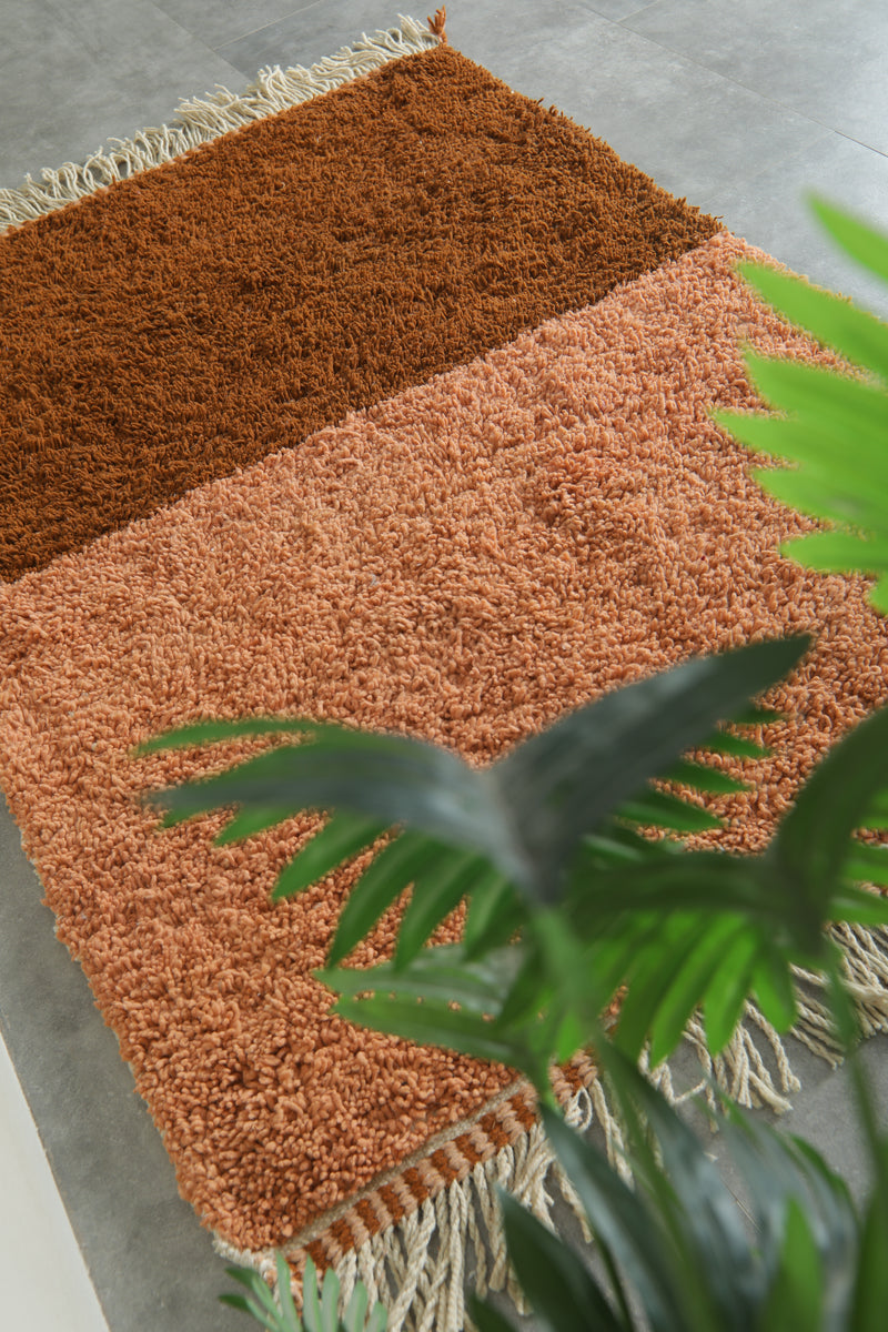 Peach & brown Moroccan minimalist rug - 4.1 FT X 6.2 FT