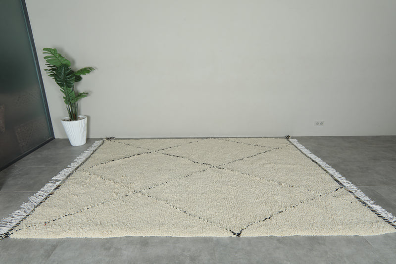 White Moroccan beni ourain rug with black diamond stripes - 7.4 FT X 10.5 FT