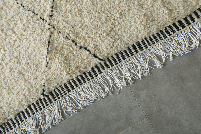 White Moroccan beni ourain rug with black diamond stripes - 7.4 FT X 10.5 FT