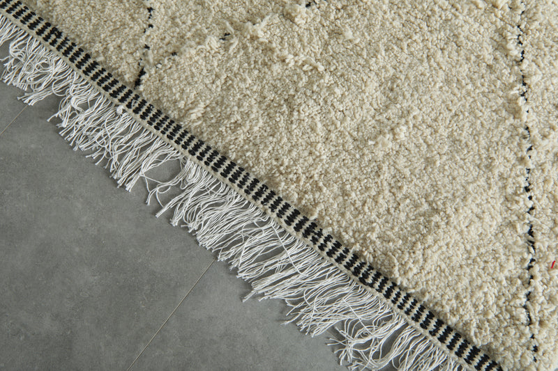 White Moroccan beni ourain rug with black diamond stripes - 7.4 FT X 10.5 FT