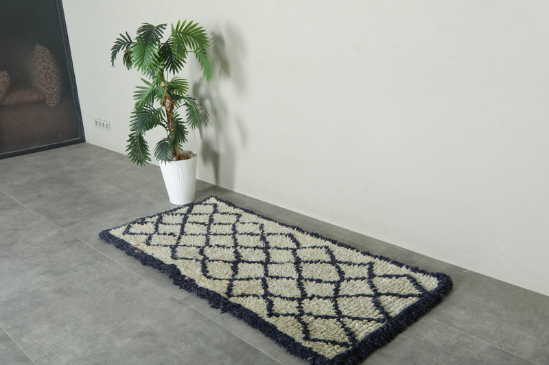 White & blue Moroccan azilal rug - 2.5 ft x 5.7 ft