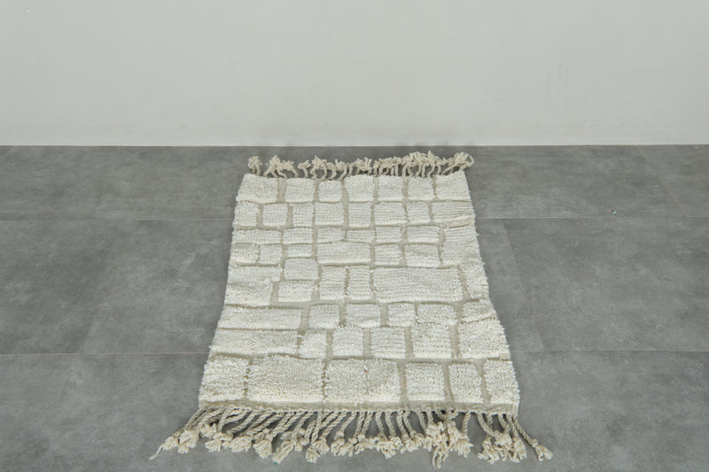 Small white Moroccan rug - Textured checkered pattern accent mat - 2.4 ft x 3.4 ft
