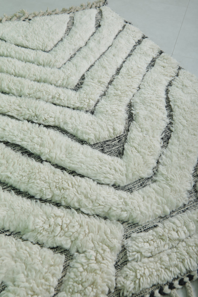 Traditional Moroccan rug - 3.3 x 4.9 ft | Handwoven elegance - Beni ourain rugs