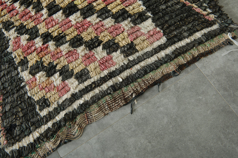 Geometric Moroccan wool rug - 8.3 ft x 3.3 ft - Handmade carpet