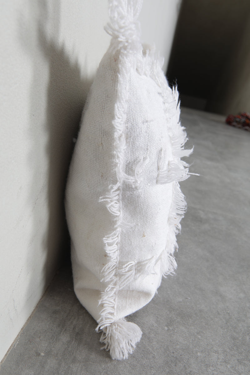 Handwoven Moroccan Kilim Pillow Cover – 17.3 inches x 20 inches