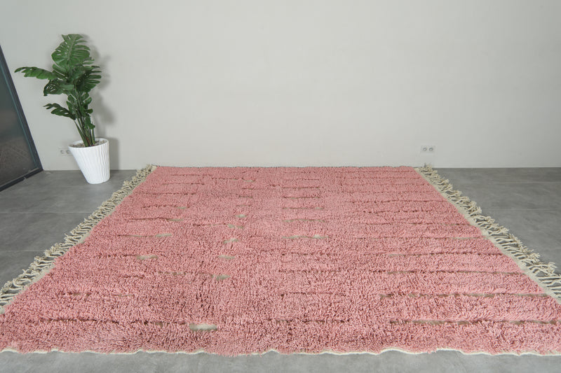Handmade pink and white Moroccan wool rug - 8.2 ft x 10.2