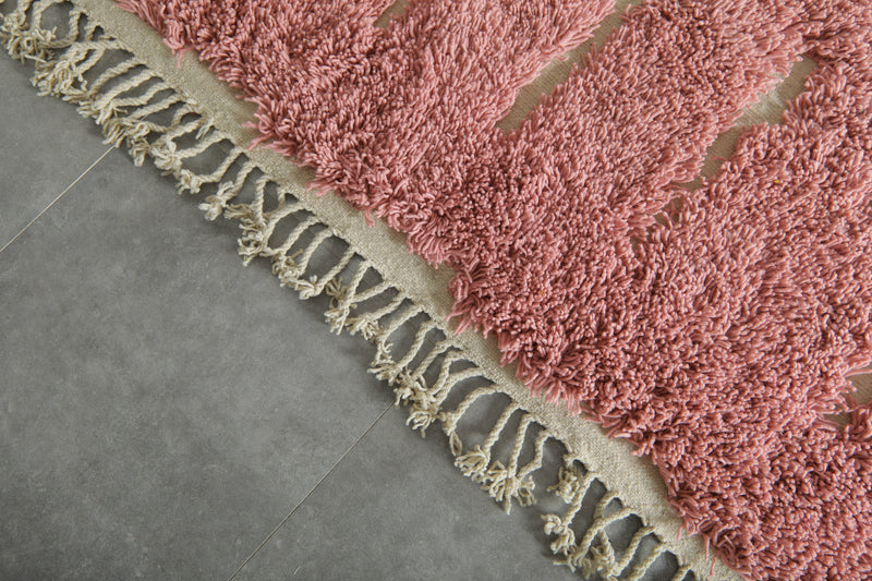 Handmade pink and white Moroccan wool rug - 8.2 ft x 10.2