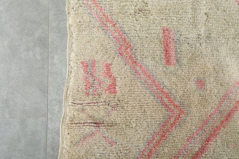 Beige Moroccan azilal rug - 5 ft x 9 ft - Handcrafted wool rug