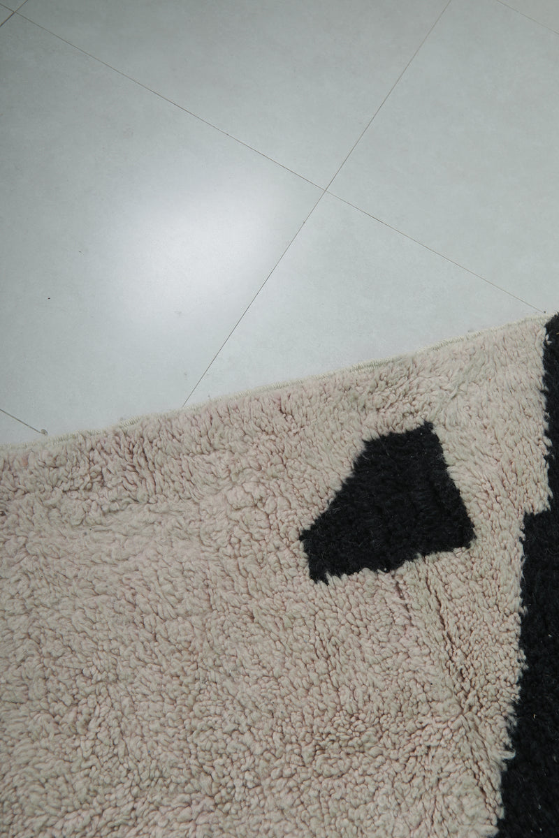 Beni ourain Moroccan rug - 8.3 x 8.2 ft | Handwoven abstract design