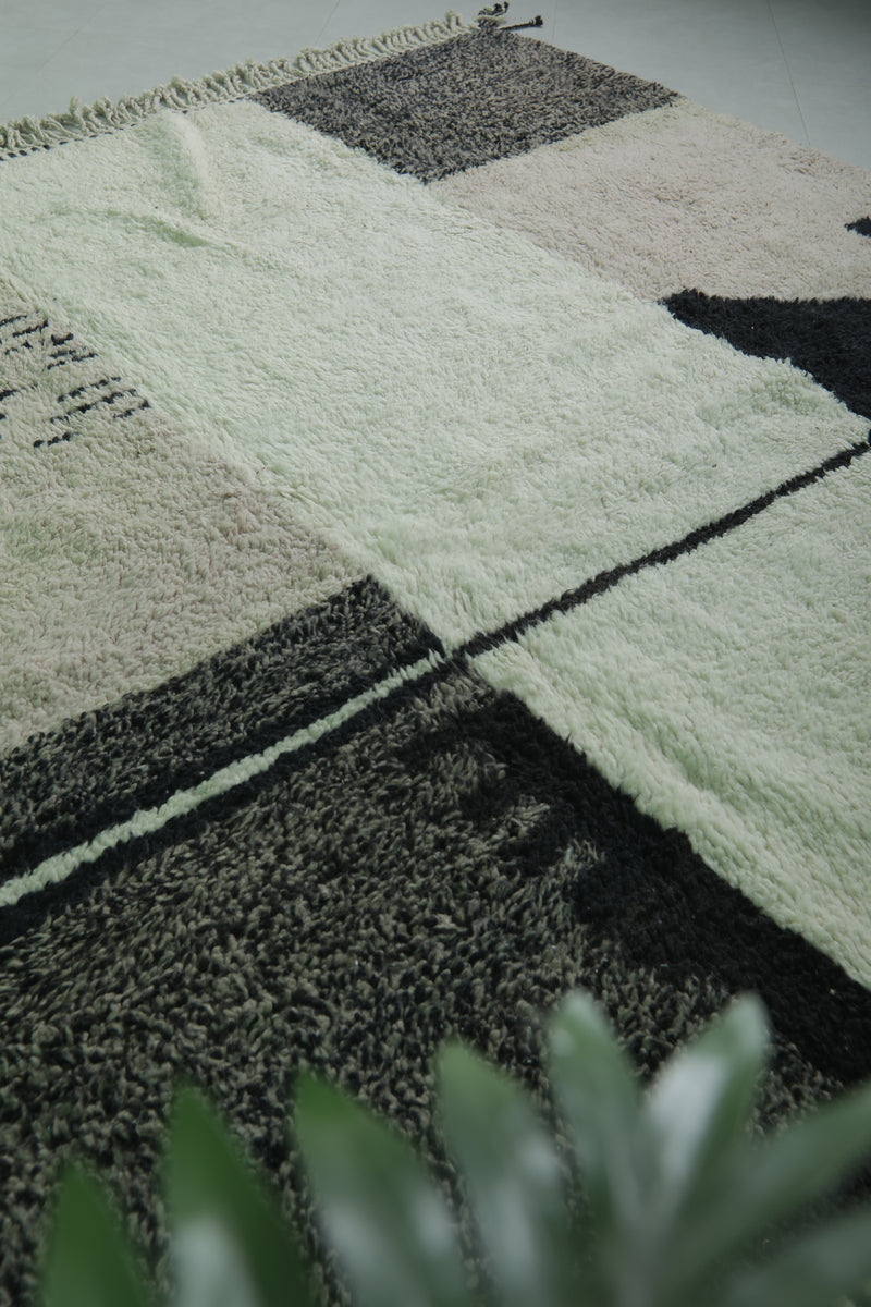 Beni ourain Moroccan rug - 8.3 x 8.2 ft | Handwoven abstract design