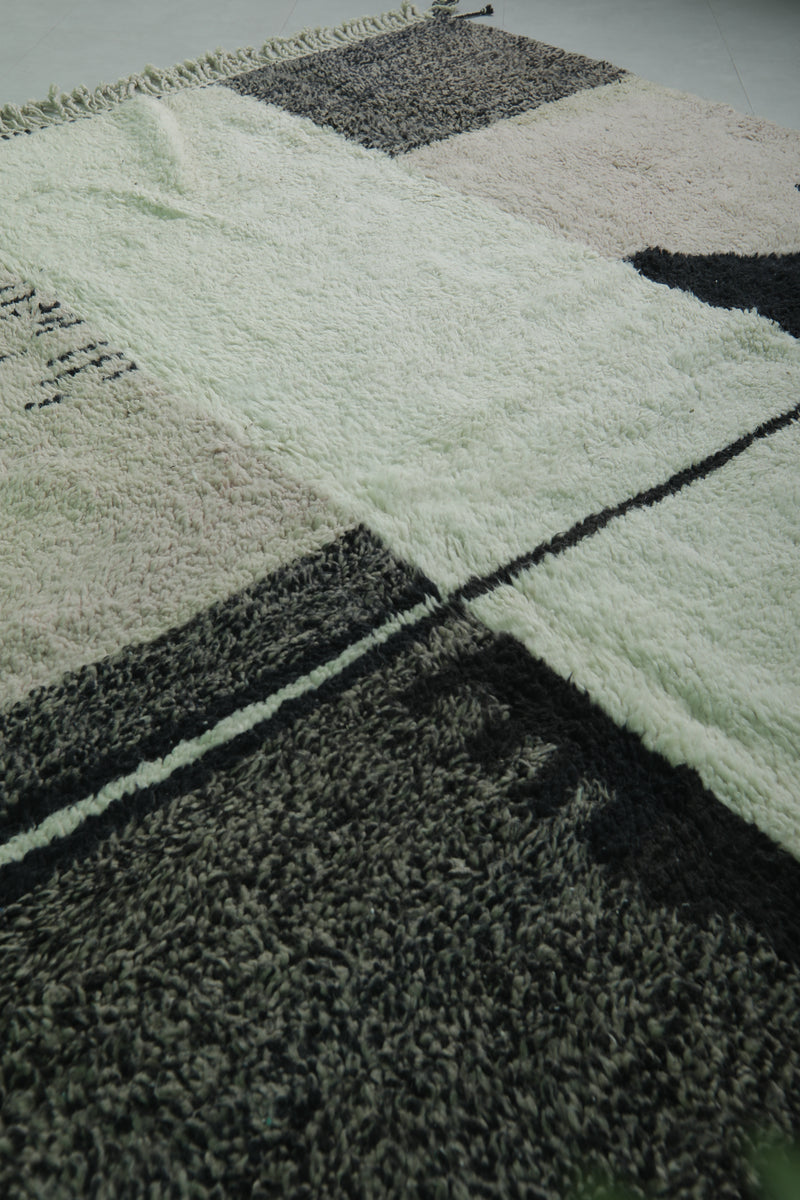 Beni ourain Moroccan rug - 8.3 x 8.2 ft | Handwoven abstract design