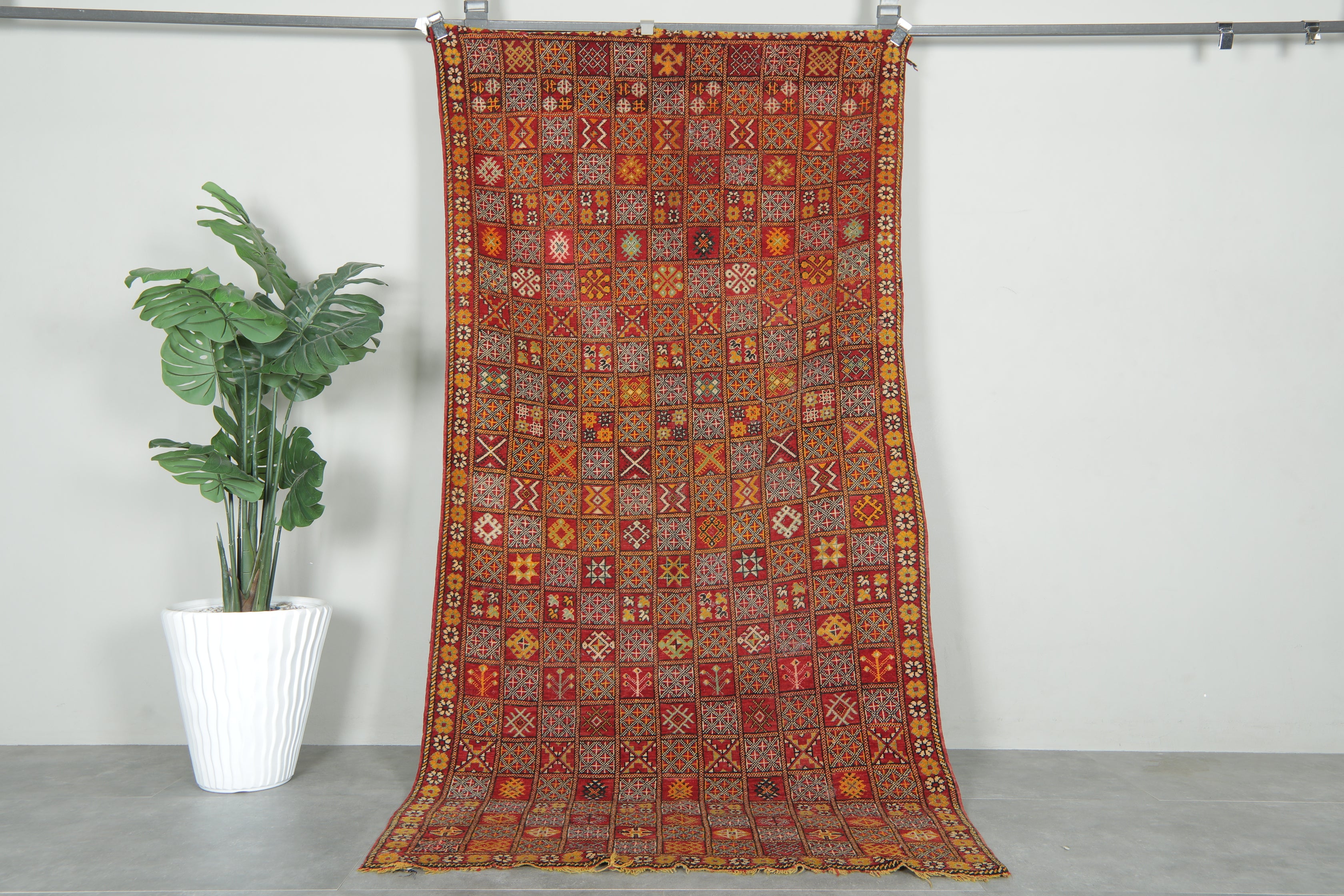 Moroccan Geometric Rug Handmade vintage Moroccan geometric rug - 4.2 ft x 8.3 ft ...