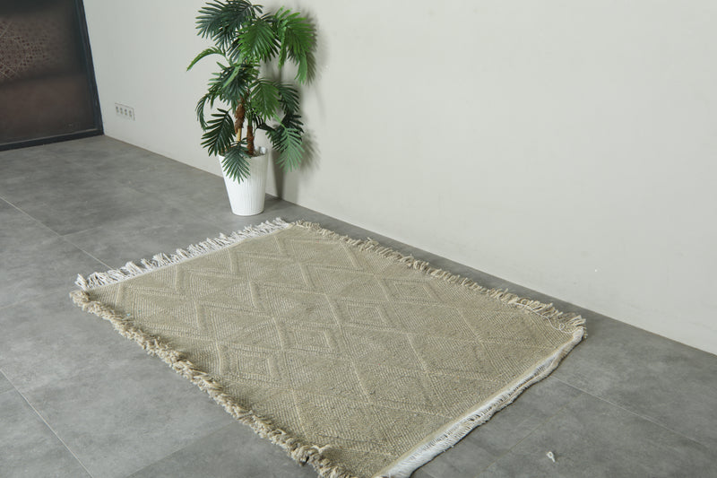 Small beige Moroccan rug - 3.7 ft x 5.1 ft