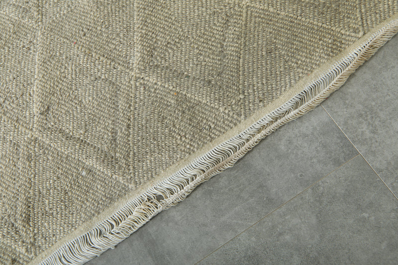 Small beige Moroccan rug - 3.7 ft x 5.1 ft