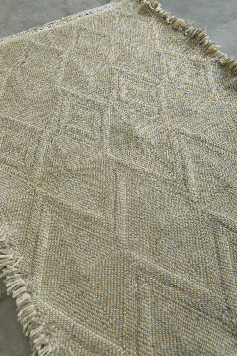 Small beige Moroccan rug - 3.7 ft x 5.1 ft