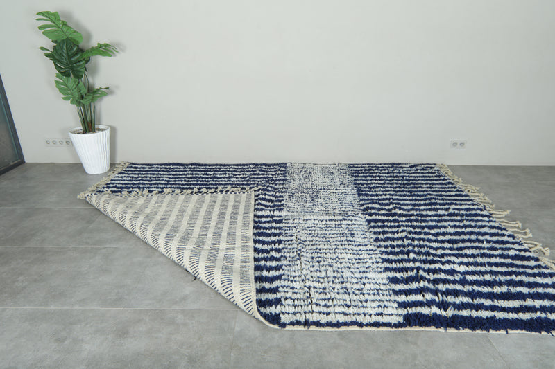White & navy striped Moroccan rug - Modern wool floor décor - 7.8 ft x 10.8 ft