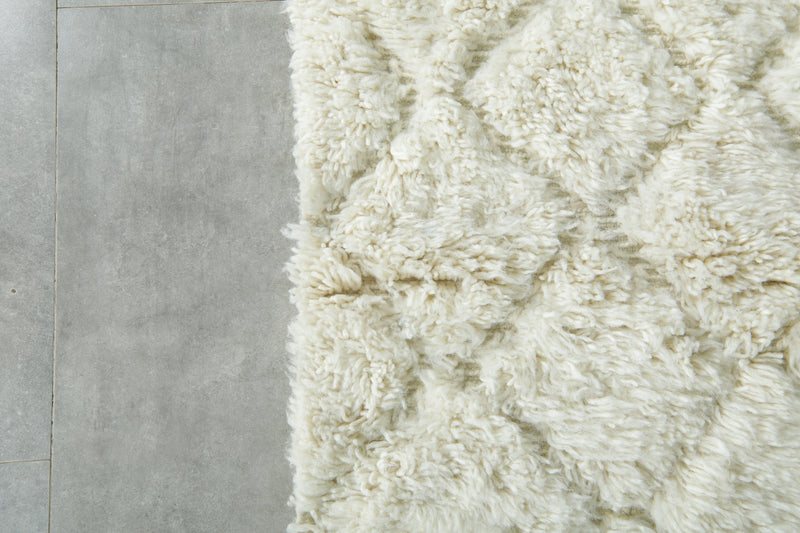 Custom Handwoven Moroccan Rug – Minimalist Cream/White Shaggy Wool Carpet