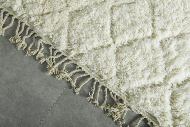 Custom Handwoven Moroccan Rug – Minimalist Cream/White Shaggy Wool Carpet