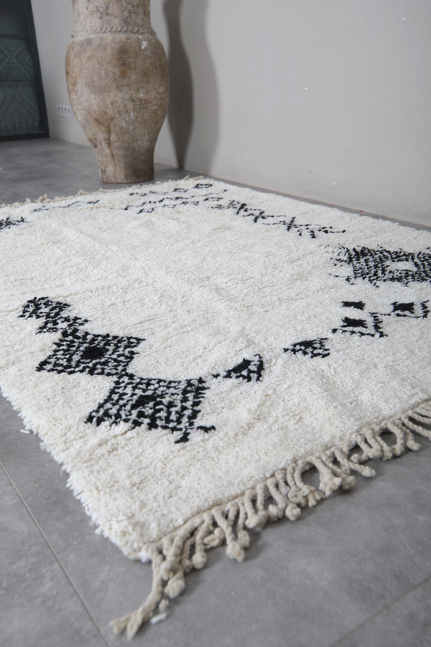 Moroccan rug 5 X 6.9 Feet