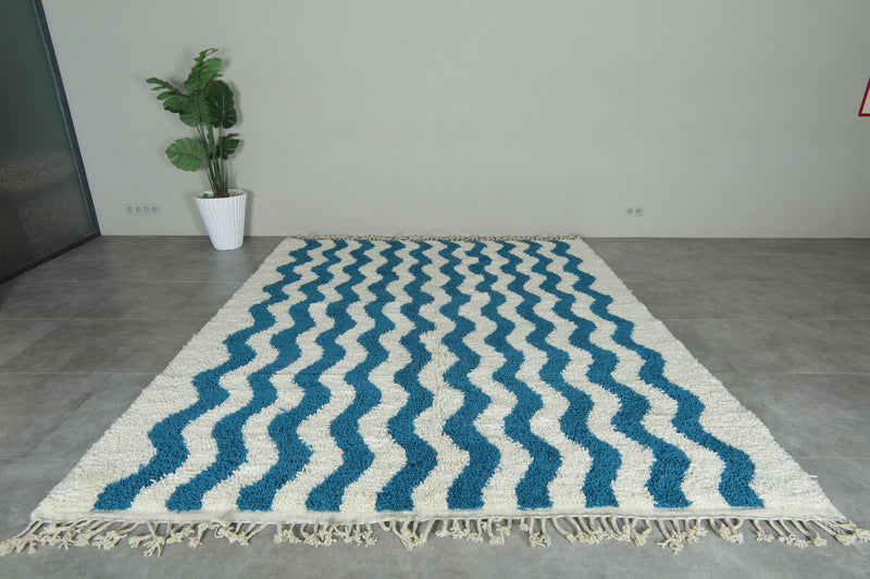 Wavy blue & ivory Moroccan rug – Modern wool design - 8.3 ft x 10 ft