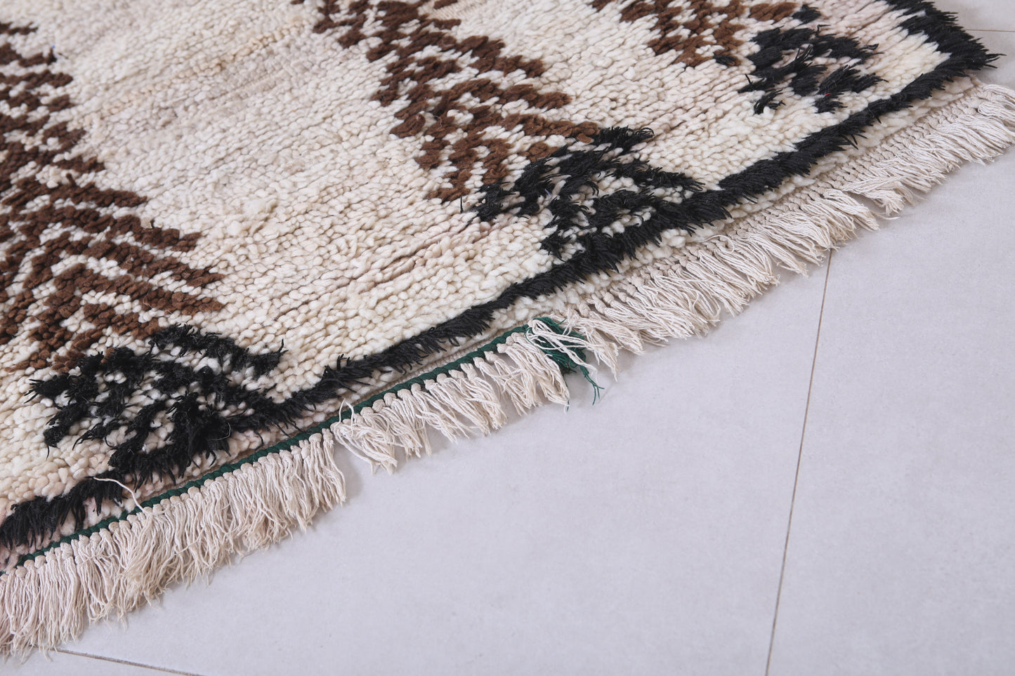 Moroccan berber rug 2.8 X 5.3 Feet