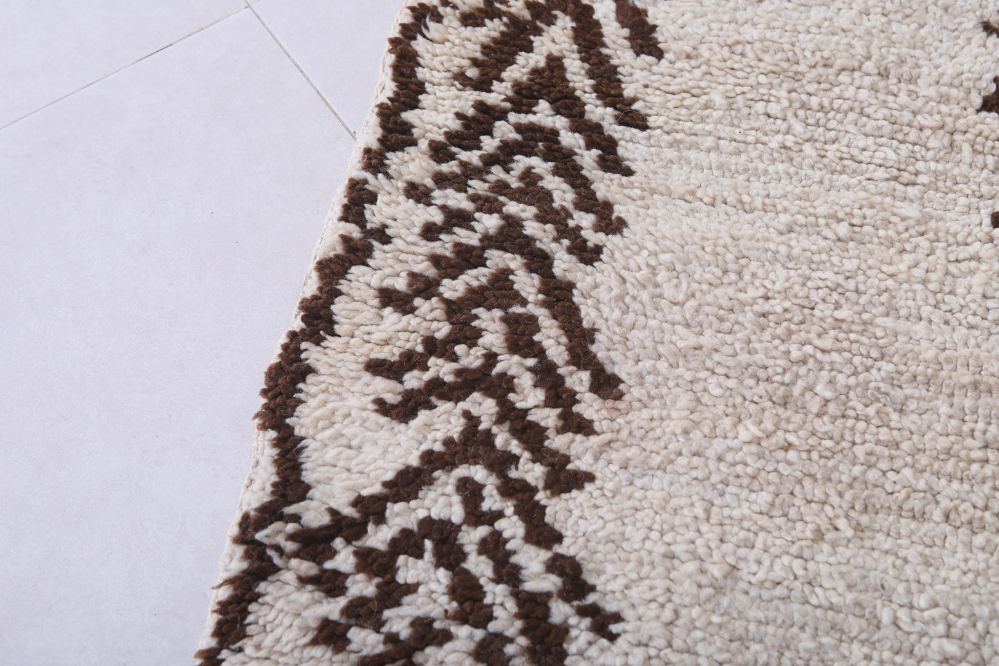 Moroccan berber rug 2.8 X 5.3 Feet
