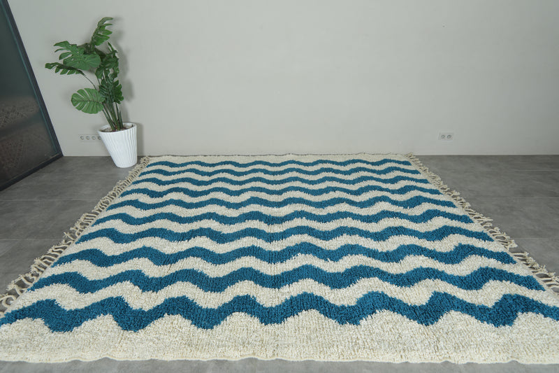 Wavy blue & ivory Moroccan rug – Modern wool design - 8.3 ft x 10 ft