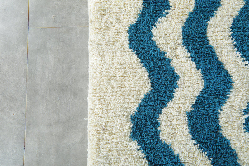 Wavy blue & ivory Moroccan rug – Modern wool design - 8.3 ft x 10 ft