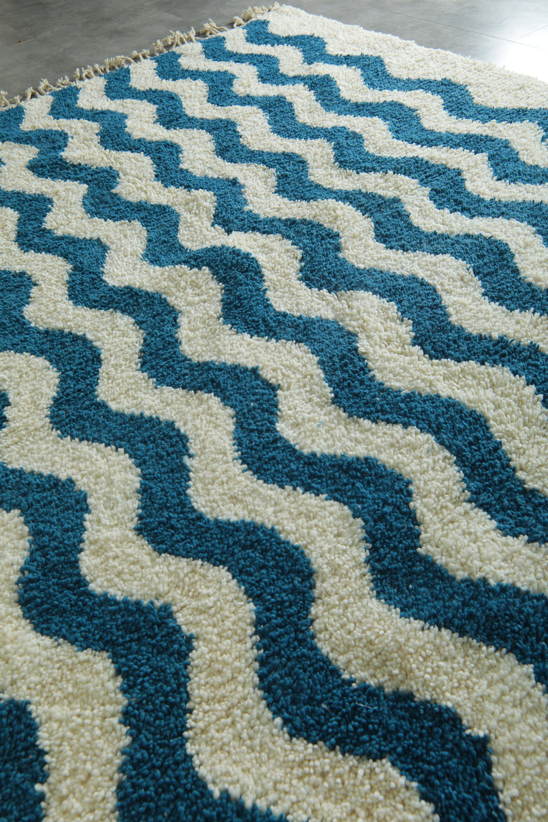 Wavy blue & ivory Moroccan rug – Modern wool design - 8.3 ft x 10 ft