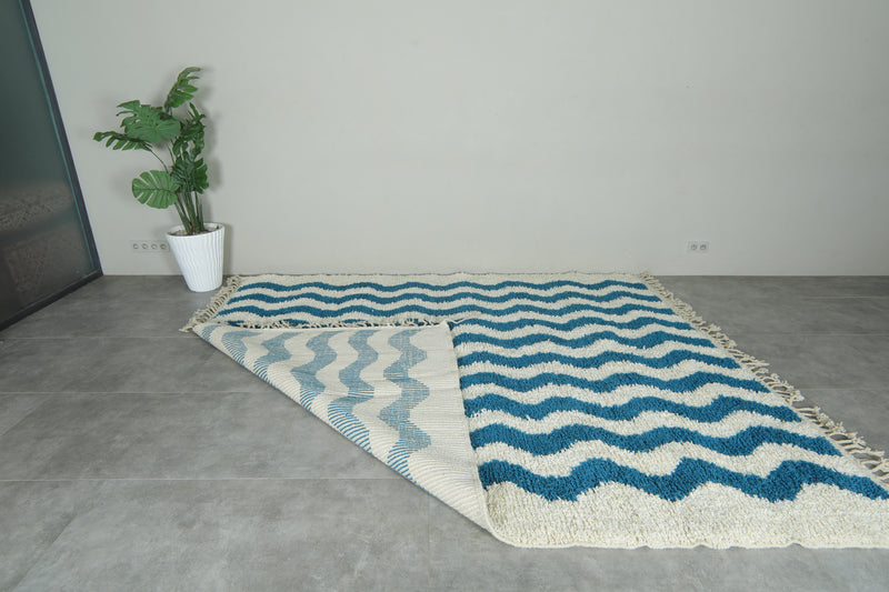 Wavy blue & ivory Moroccan rug – Modern wool design - 8.3 ft x 10 ft