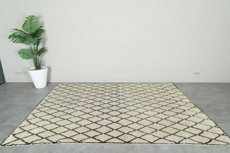 Beige Moroccan rug with black & red diamond design - 6.5 ft x 9 ft