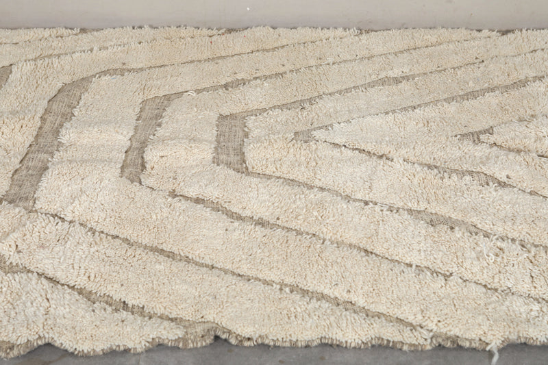 White Moroccan Rug - 6.2 x 9.2 ft | Handwoven Chevron Elegance - Beni ourain rugs