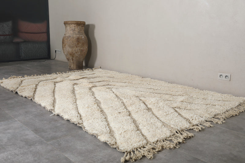 White Moroccan Rug - 6.2 x 9.2 ft | Handwoven Chevron Elegance - Beni ourain rugs