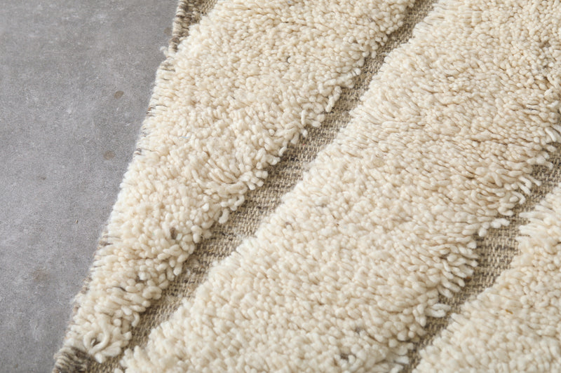White Moroccan Rug - 6.2 x 9.2 ft | Handwoven Chevron Elegance - Beni ourain rugs