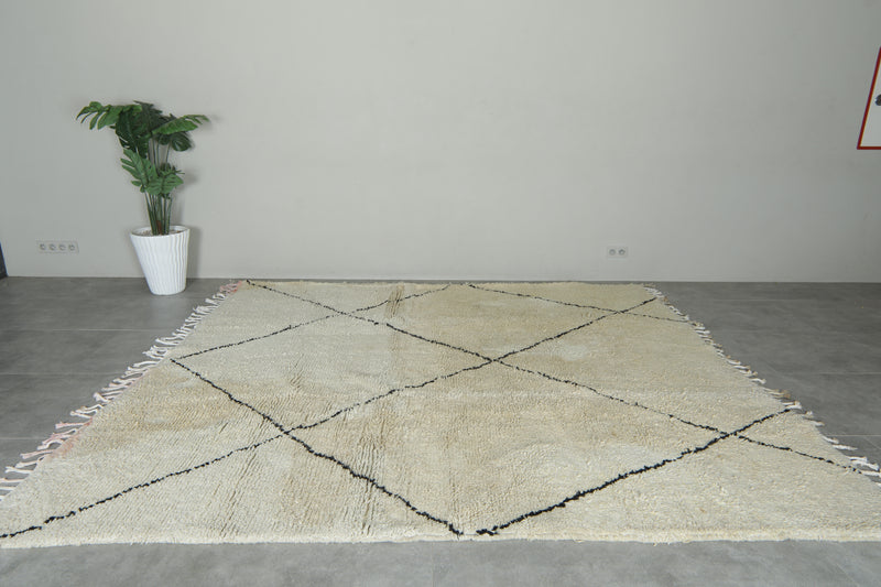 Moroccan beni ourain rug - White wool & black diamond pattern - 8.9 ft x 9.8 ft