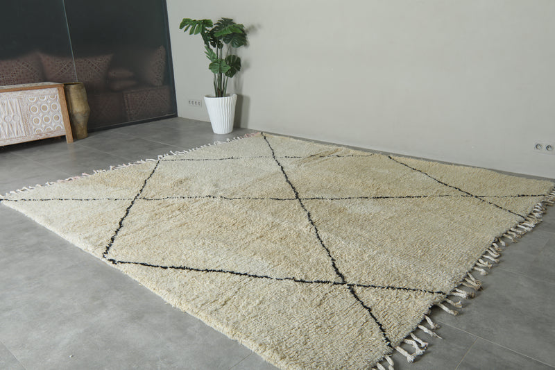 Moroccan beni ourain rug - White wool & black diamond pattern - 8.9 ft x 9.8 ft