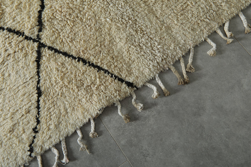 Moroccan beni ourain rug - White wool & black diamond pattern - 8.9 ft x 9.8 ft