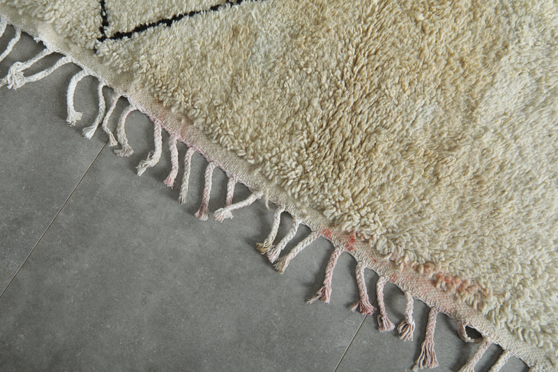 Moroccan beni ourain rug - White wool & black diamond pattern - 8.9 ft x 9.8 ft