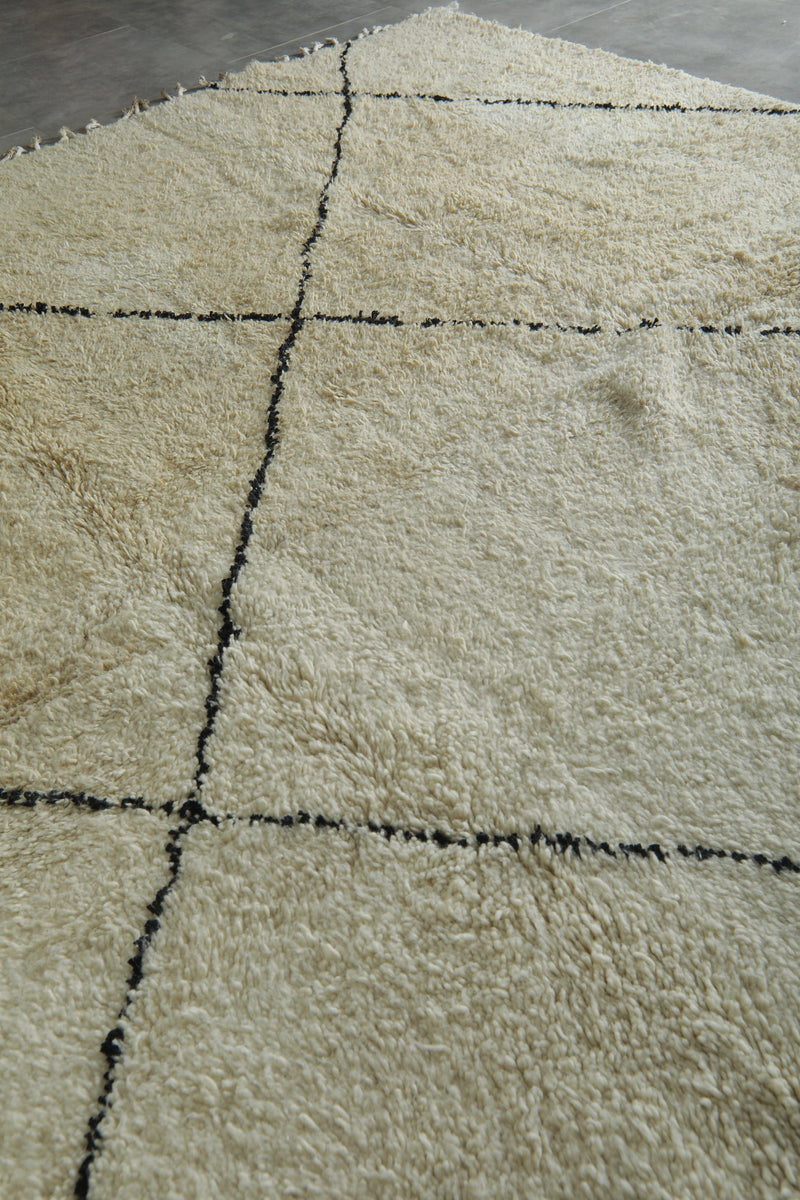 Moroccan beni ourain rug - White wool & black diamond pattern - 8.9 ft x 9.8 ft