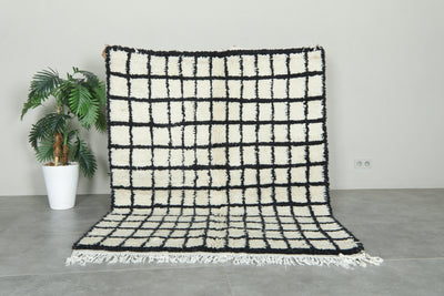 Black & white beni ourain checkered Moroccan rug - 4.9 ft x 6.3 ft - Beni ourain rugs