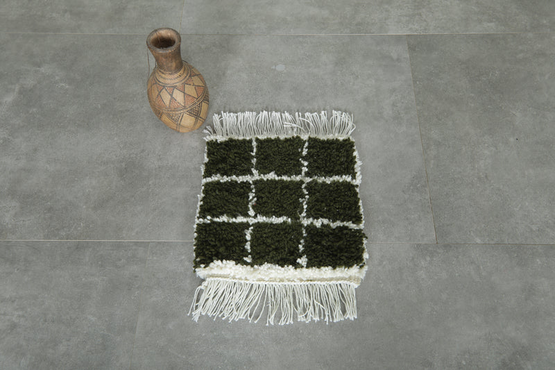 Small deep green & white checkered Moroccan rug - 1.1 FT X 1.1 FT