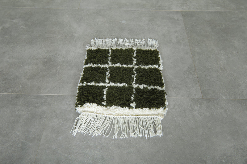 Small deep green & white checkered Moroccan rug - 1.1 FT X 1.1 FT